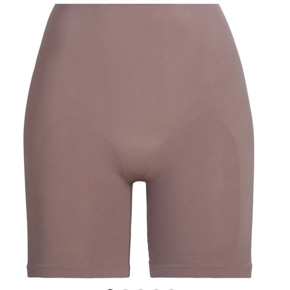 SKIMS Other - SKIMS sculpting mid thigh short Umber